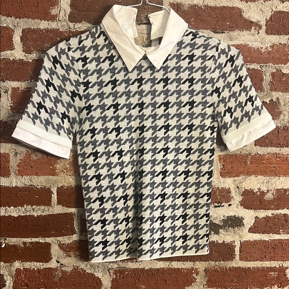 A+O Tara Houndstooth Short Sleeve knit top with removable Collar